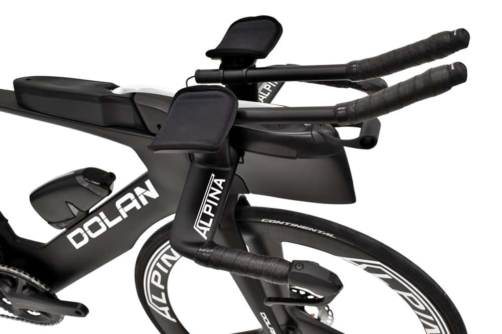 High-performance triathlon bike with aerodynamic design, carbon frame, and advanced components for competitive cycling and training. Perfect for endurance athletes seeking speed and efficiency.