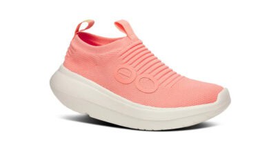 OOFOS Women's OOmy Zen - Coral