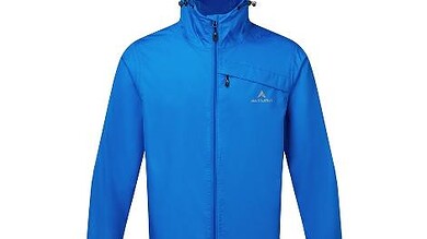 Lightweight blue waterproof technical jacket suitable for triathlon training and outdoor running, featuring a high-quality waterproof fabric and adjustable hood. Perfect for triathletes and outdoor sports enthusiasts.