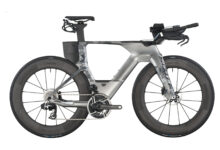 Lightweight aerodynamic triathlon bike with carbon frame, disc wheels, and integrated storage for optimal race performance.