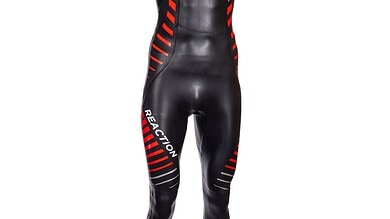 High-performance black triathlon wetsuit with red and white accents, designed for optimal swimming efficiency and comfort in triathlon races.